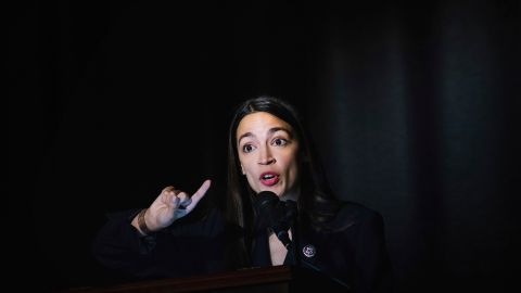 La representante Alexandria Ocasio-Cortez criticó la contraofensiva de Israel en Gaza.