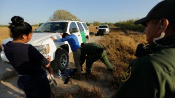 Agentes federales de la Patrulla Fronteriza son quienes realizan detenciones de inmigrantes en la frontera.