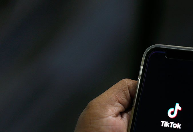 China acusa a EE.UU. de aplicar una "lógica propia de bandidos" ante posible veto a TikTok