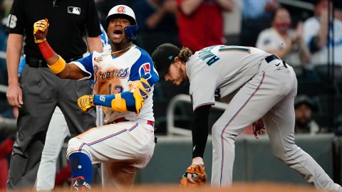 El jardinero venezolano de los Atlanta Braves, Ronald Acuña Jr., viene de una temporada histórica en la que se robó 73 bases.