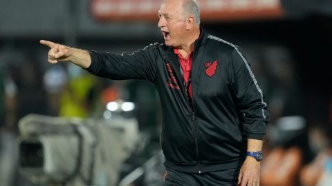 Además del campeonato brasileño y la Canarinha, Luiz Felipe Scolari tiene experiencia como entrenador en Portugal, Inglaterra, Turquía y China.