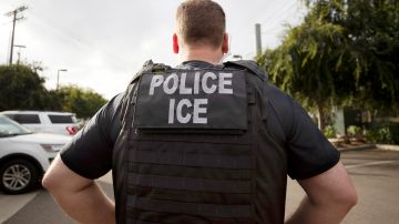 Solamente agencias federales como ICE están autorizadas a arrestar inmigrantes en EE.UU.