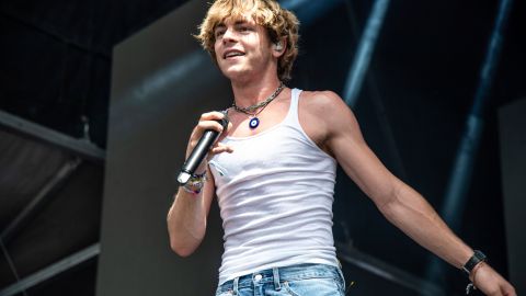 Ross Lynch besó a una fanática en el Lollapalooza Argentina y el momento se viralizó en las redes