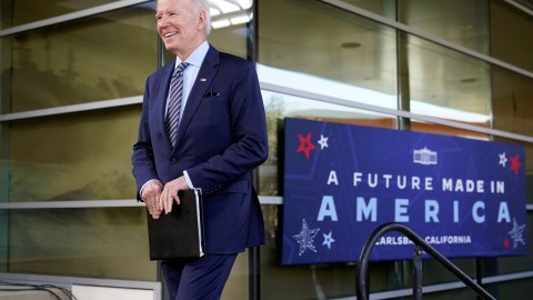 El gobierno de Biden aplicará la Ley CHIPS y Ciencia, que impulsa la industria de los semiconductores y la investigación científica, para asociarse con México.