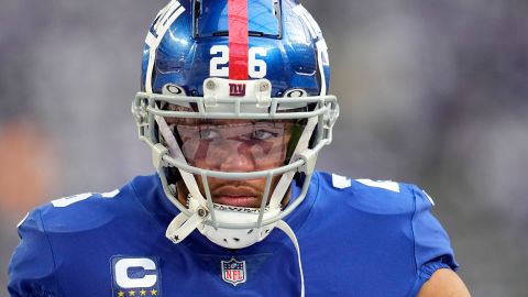 New York Giants running back Saquon Barkley warms up before an NFL football game against the Minnesota Vikings, Saturday, Dec. 24, 2022, in Minneapolis. (AP Photo/Abbie Parr)