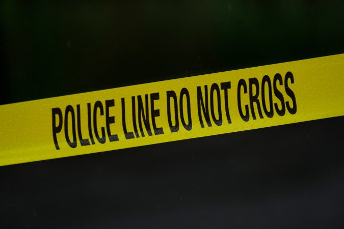 La policía de Los Ángeles revisa las cámaras del centro de Los Angeles para avanzar en la investigación.