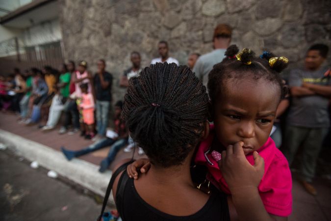 Miles de haitianos han huido de su país debido a la violencia.