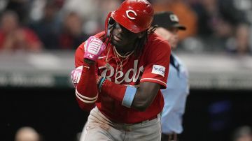 Cincinnati Reds' Elly De La Cruz gestures after hitting a home run against the Cleveland Guardians during the ninth inning of a baseball game Tuesday, Sept. 26, 2023, in Cleveland. (AP Photo/Sue Ogrocki)
