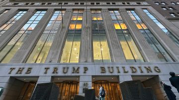 Si Trump no paga la fianza, podrían confiscarle propiedades como el edificio de oficinas Trump Building en 40 Wall Street.