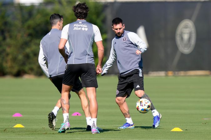 El astro argentino Lionel Messi durante una sesión de entrenamiento con el Inter Miami en la que es su segunda temporada con el cuadro de la Major League Soccer.