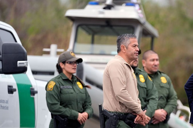 Mayorkas dice que la Administración de Biden ha expulsado a más migrantes que la de Trump