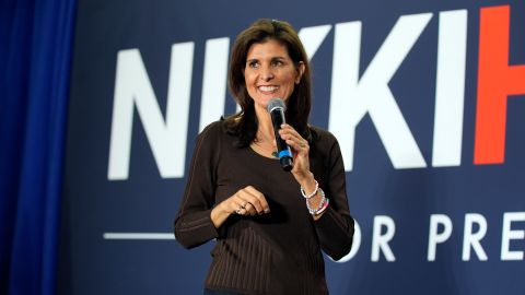 La candidata republicana Nikki Haley en un evento de campaña en Falls Church, Virginia.