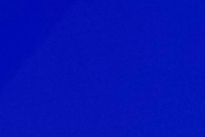 Sergio "Checo" Pérez en el podio del Gran Premio de Bahréin luego de llegar en la segunda posición detrás de su compañero de equipo, Max Verstappen.