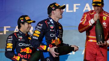 El neerlandés Max Verstappen celebrando su primer puesto en el Gran Premio de Bahréin, primero de la temporada 2024 de la Fórmula 1.