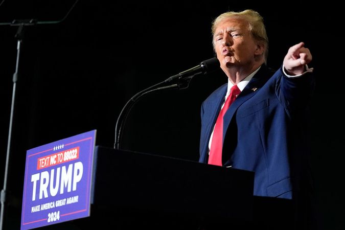 Trump compara a los inmigrantes con Hannibal Lecter y a su lenguaje como de Marte
