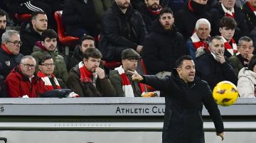 Barcelona's head coach Xavi Hernandez gives instructions to his players during a Spanish La Liga soccer match between Athletic Bilbao and Barcelona at the San Mames stadium in Bilbao, Spain, on Sunday, March 3, 2024. (AP Photo/Alvaro Barrientos)