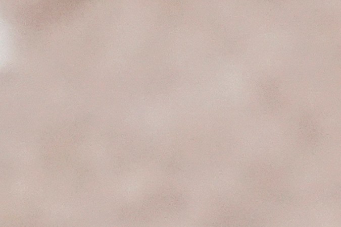 Travis Kelce, junto a su madre Donna Kelce, su padre Ed Kelce y la esposa de Jason, Kylie McDevitt durante la conferencia de prensa del retiro de Jason.