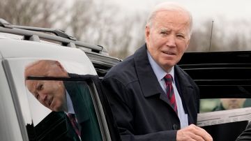 President Joe Biden arrives to board Air Force One, Tuesday, March 5, 2024, in Hagerstown, Md. The President is traveling to Washington. (AP Photo/Alex Brandon)