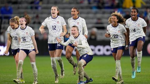 Players for the United States celebrate during the penalty shootout in a CONCACAF Gold Cup women's soccer tournament semifinal match against Canada, Wednesday, March 6, 2024, in San Diego. (AP Photo/Gregory Bull)