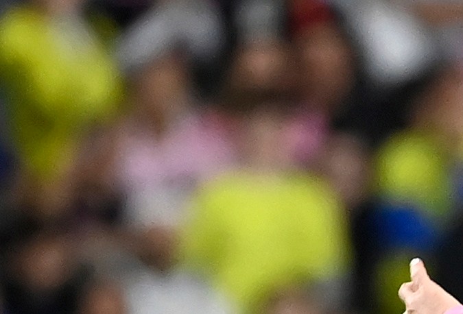 El astro argentino Lionel Messi se escapa de la marca del mediocampista del Nashville, Hany Mukhtar durante el encuentro de ida de los octavos de final de la Concachampions.