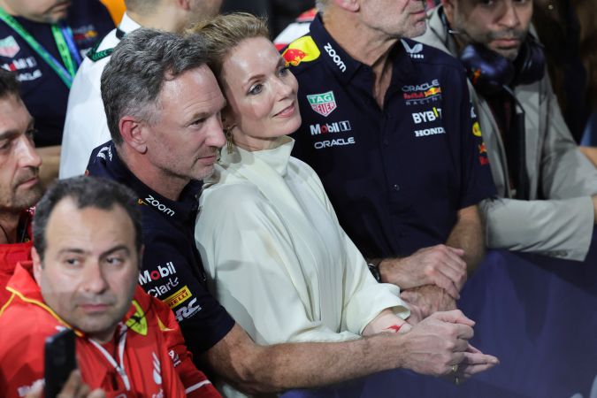 El director de la escudería Red Bull, Christian Horner, ha estado en el ojo del huracán después de que se conociera la denuncia en su contra por una supuesta conducta indebida.