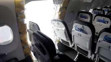 Avión Boeing de Alaska Airlines iba a recibir mantenimiento el día del incidente con el tapón de la puerta
