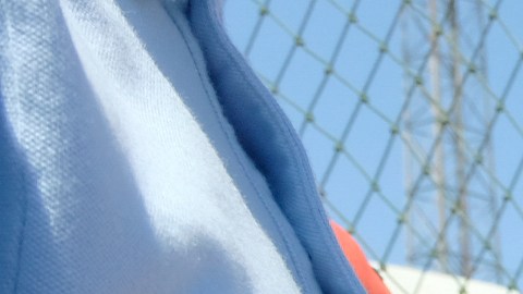 La estrella de los Tampa Bay Rays, Randy Arozarena, firmando autógrafos a los aficionados dominicanos durante el fin de semana en el estadio Quisqueya de Santo Domingo.