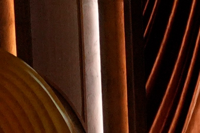 Los miembros del equipo de los Oscar salen para recibir un aplauso en agradecimiento por su apoyo durante la huelga durante los Oscar el domingo 10 de marzo de 2024 en el Dolby Theatre de Los Ángeles.