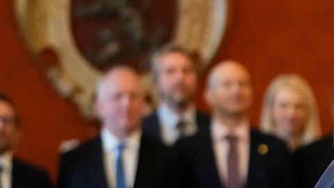 Bill Clinton es condecorado en Praga por sus “méritos en el desarrollo democrático” de Europa Central y del Este
