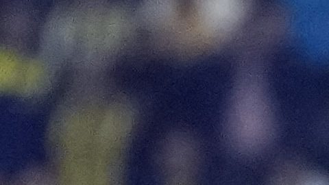 Los jugadores del Fenerbahce fueron agredidos por hinchas del Trabzonspor que saltaron al campo.