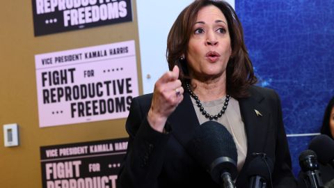 Kamala Harris defendió el derecho al aborto en su visita a una clínica de Planned Parenthood en Minnesota.