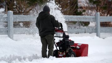 Al menos 16 estados bajo alertas de clima invernal se enfrentan a una gran tormenta de nieve