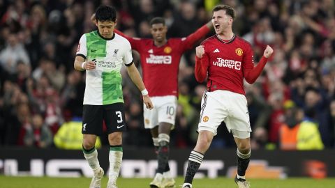 Manchester United's Mason Mount, right, celebrates at full time of the FA Cup quarterfinal soccer match between Manchester United and Liverpool at the Old Trafford stadium in Manchester, England, Sunday, March 17, 2024. Manchester United won 4-3. (AP Photo/Dave Thompson)
