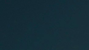 Resisten migrantes a blindaje fronterizo y ráfagas de viento en Texas