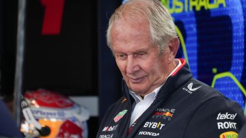 El asesor de la escudería Red Bull, Helmut Marko, en el garage del equipo de la bebida energética este viernes durante el Gran Premio de Australia, tercera prueba de la temporada 2024 de la F1.