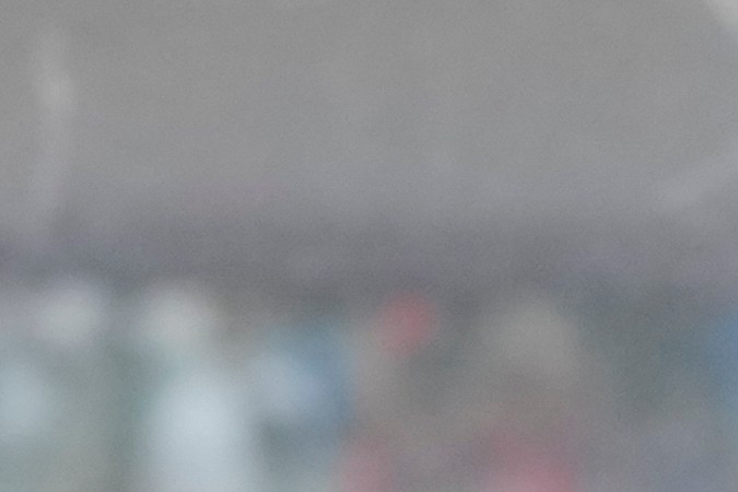 Max Verstappen, Lando Norris y Sergio "Checo" Pérez saludando a los aficionados en el circuito de Albert Park en Melbourne previo al Gran Premio de Australia.