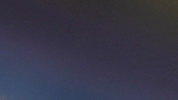 Carlos Sainz es felicitado por Lando Norris luego de obtener un memorable triunfo en el Gran Premio de Australia.