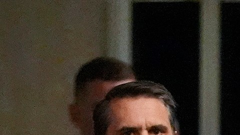 El expresidente Trump apelará decisión sobre juicio por dinero pagado a Stormy Daniels.