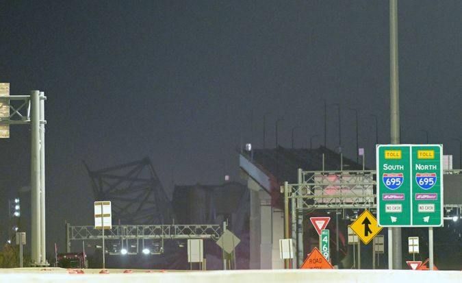 Autoridades rebajan a 6 la cifra de personas buscadas tras el colapso del puente en EE.UU.