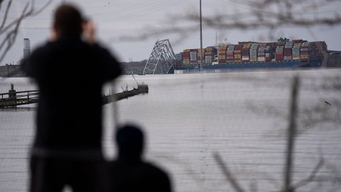 Audios de la policía de Baltimore revelan conversación de los segundos previos al colapso del puente Francis Scott Key