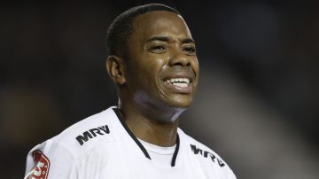 Brazil's Atletico Mineiro Robinho reacts after failing to score during a Copa Libertadores soccer match against Argentina's Racing in Buenos Aires, Argentina, Wednesday, April 27, 2016. (AP Photo/Victor R. Caivano)