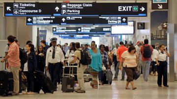 El aeropuerto internacional de Miami lidera con más casos de "inadmisibilidad" de extranjeros.