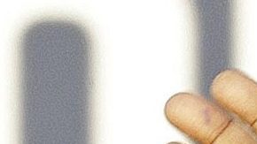 Pelé saluda a sus fans antes de un partido del New York Cosmos en el 2013.