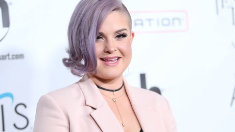 Kelly Osbourne le dijo adiós a su cabello morado y estrenó nuevo look