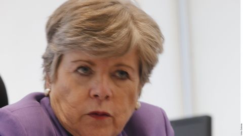 Canciller de México celebra que ley SB4 permanecerá suspendida en Texas hasta nuevo aviso