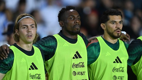 Tegucigalpa, Honduras, 17 de noviembre de 2023. Sebastián Córdova, Julián Quiñones y Henry Martin durante el partido de ida de los Cuartos de Final de la Liga de Naciones de la Concacaf 2023-2024, entre la Selección de Honduras y la Selección Nacional de México, celebrado en el estadio Nacional José de la Paz Herrera Uclés. Foto: Imago7/ Etzel Espinosa