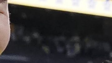 Jonathan Rodríguez levanta el trofeo del Apertura 2023.