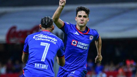 Ciudad de México a 2 de Marzo de 2024. Lorenzo Faravelli en festejo de gol, durante el partido correspondiente a la jornada 10 del torneo Clausura 2024 de la Liga BBVA MX, entre la Máquina Celeste del Cruz Azul y las Chivas Rayadas de Guadalajara, realizado en el Estadio Azteca. Foto: Imago7/ Alexis Chávez