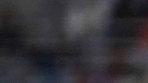 Jacqueline "La Maga" Ovalle al ataque por México frente a la brasileña Antónia en juego semifinal de la Copa Oro W.