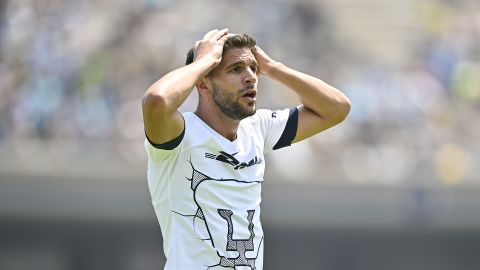 Lisandro magallán se fue expulsado tras cometer un penalti y puso el partido cuesta arriba para Pumas.